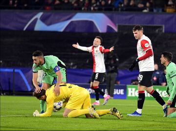 Santiago Giménez rompió el silencio tras la eliminación del Feyenoord de la Champions League