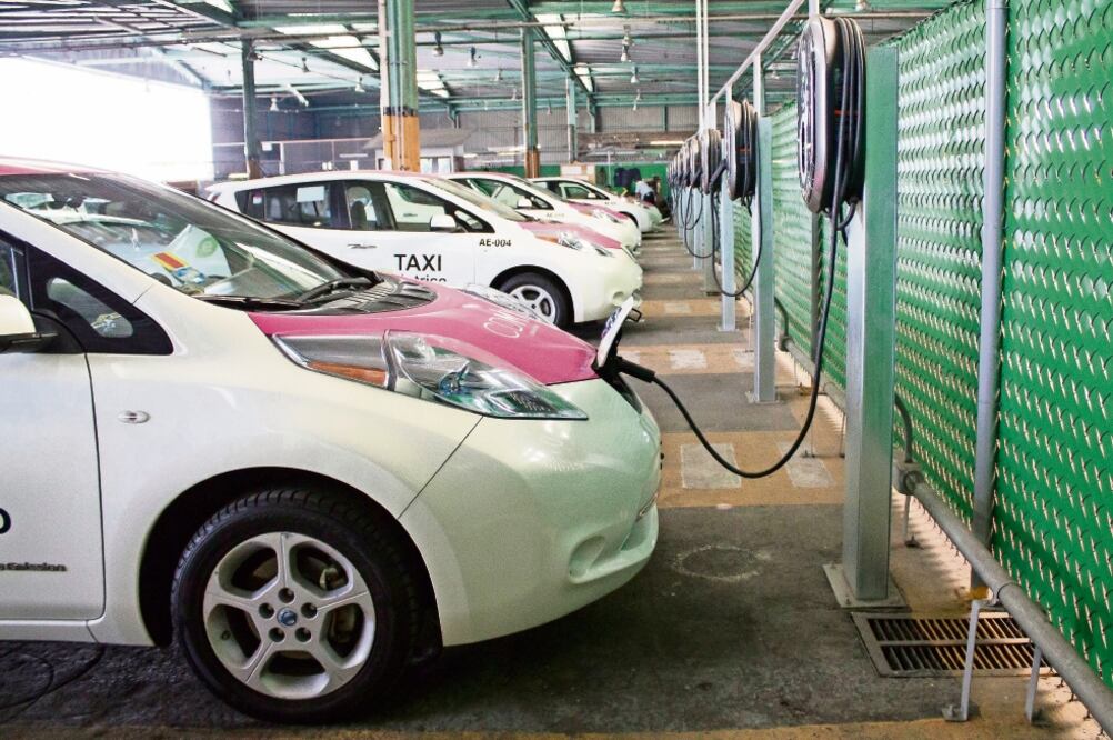 Choferes ven de manera positiva el cambio de los vehículos, pero piden mayores apoyos para su realización (ARCHIVO EL UNIVERSAL)