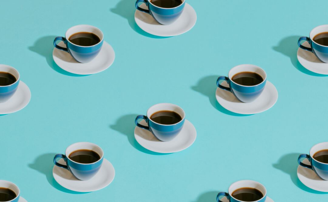 Si tu mamá es de las que no perdona su café por la mañana, estas cafeteras y accesorios serán su regalo favorito | Foto: Pawel Czerwinski