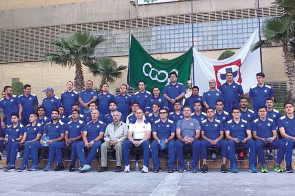 Toda la plantilla celeste se tomó la foto en Ciudad Cooperativa, en donde todo surgió (TWITTER)