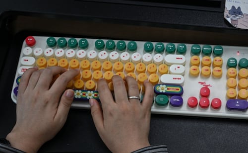 23 mujeres combaten deepfakes pornográficos en Corea del Sur; integran unidad especial contra delitos sexuales digitales
