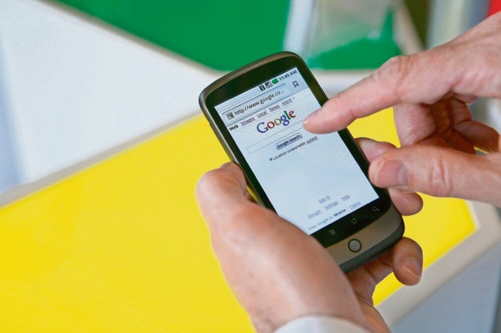 ¿Qué es la infoxicación y cuál es su efecto en la economía?