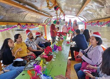 Hay tour navideño en trajinera por Xochimilco