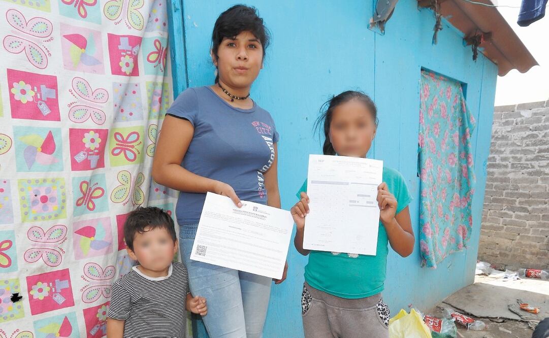 Tere pasó a primero de secundaria y su hermana Mary a quinto de primaria. Ambas tratan de olvidar el suicidio de su hermano Luis Alberto, quien se ahorcó en marzo, y seguir estudiando para “no pasar por lo mismo que la familia”. Foto: