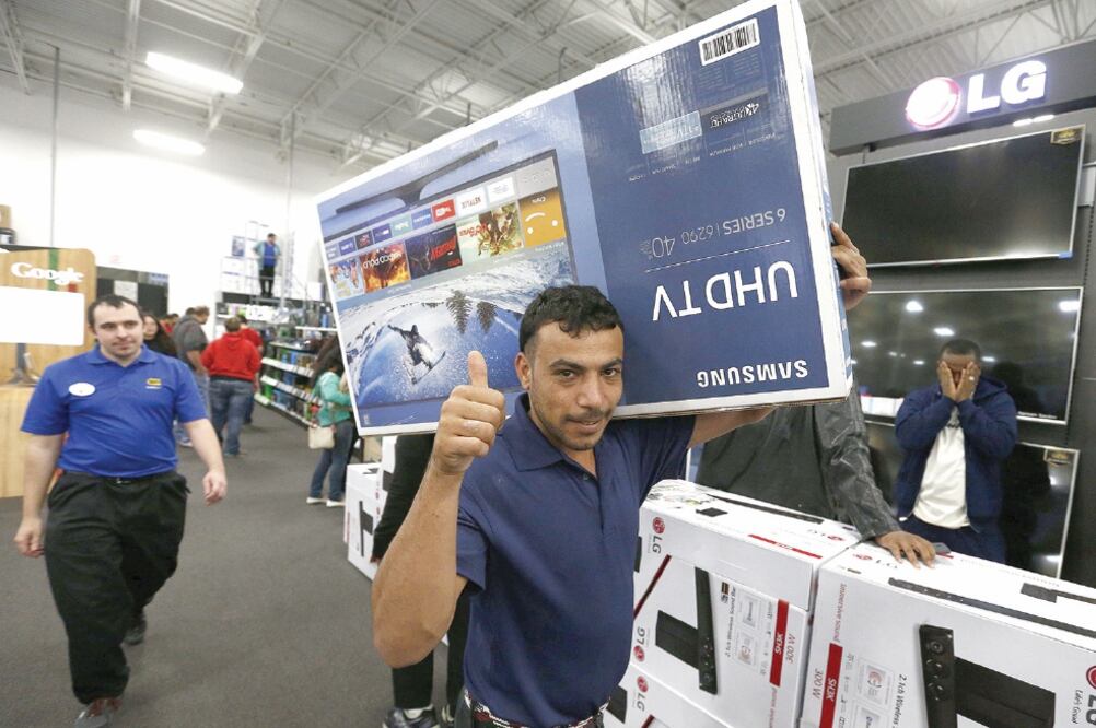 Los programas de subsidios a adultos mayores y estudiantes será dinero que va directo a consumo, consideran analistas consultados sobre el contenido del presupuesto 2019. Foto: ARCHIVO EL UNIVERSAL