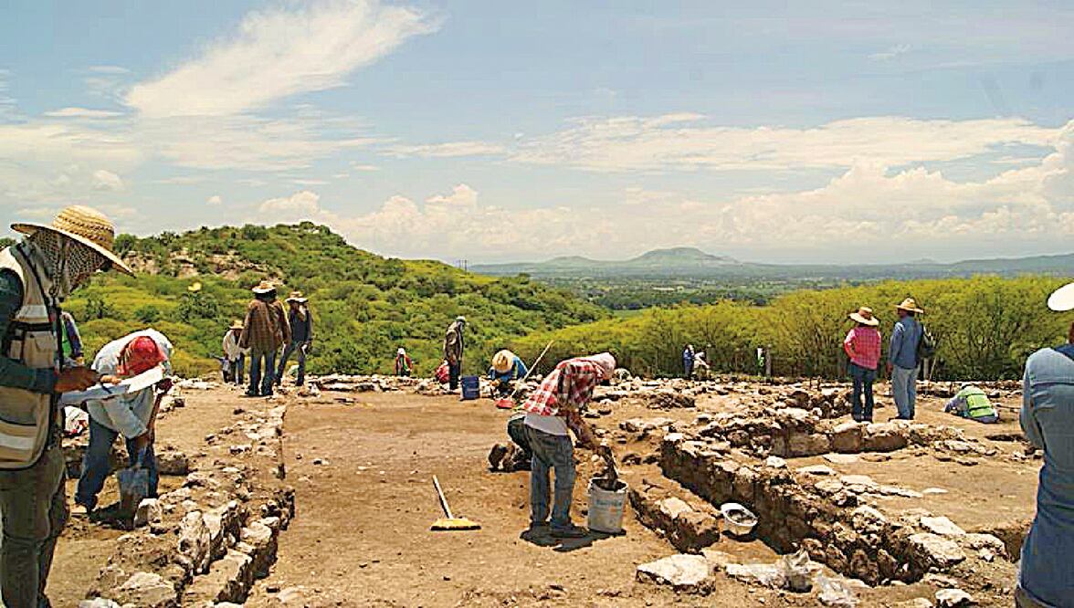 Vecinos acusaron que el trascabo arrasó con los restos sin avisarles (ESPECIAL)