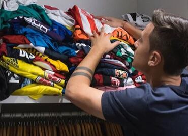 Paulo Dybala colecciona una playera del América