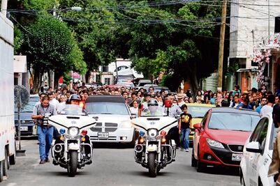 Arrasa lluvia con autos y anega casas en Tultitlán