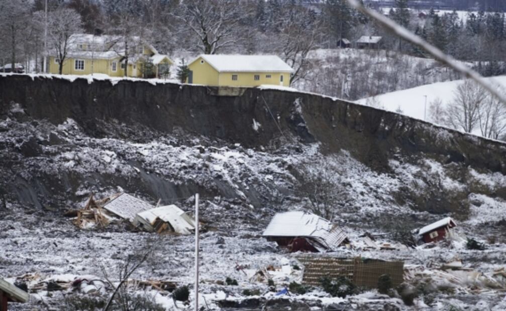 Continúa la búsqueda de 10 personas, entre ellas niños, tras deslave en Noruega