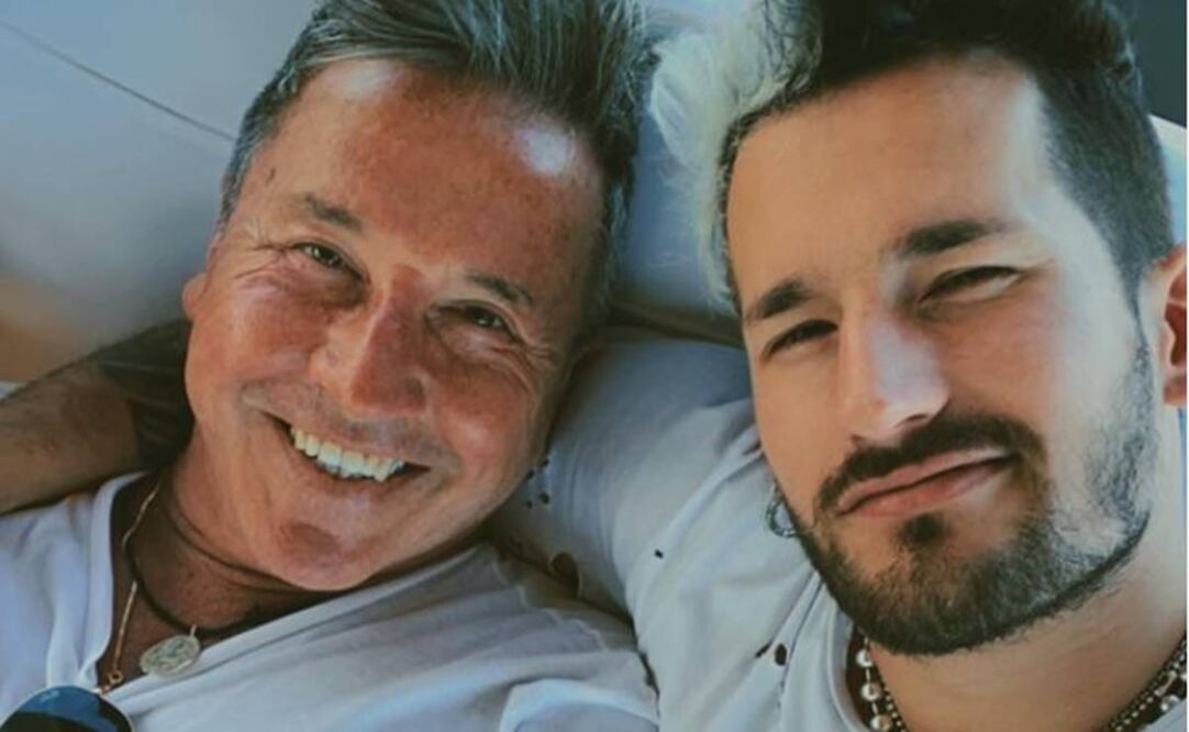 Ricardo Montaner besando a su hijo cuando era niño, desata polémica y una demanda