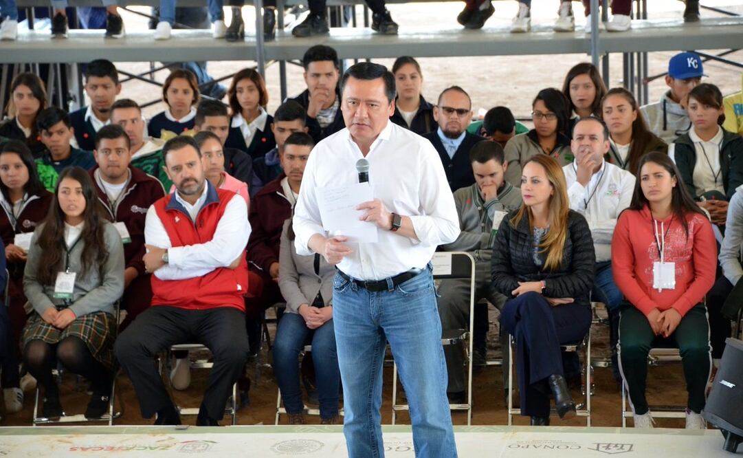 En la feria de "Servicios para Jóvenes, Acciones de Protección Civil y Prevención del Embarazo Adolescente" en Zacatecas. (FOTO: Tomada de Twitter @marco_vinicio_f)