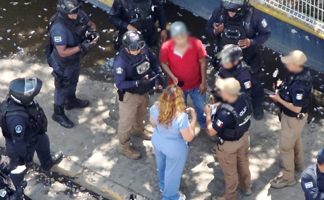 Con engaños forzaron a que el adulto mayor y la menor de edad se trasladaran a una plaza comercial donde los mantuvieron incomunicados. Foto: Especial