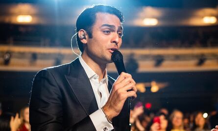 La voz de Matteo Bocelli brilla con luz propia 