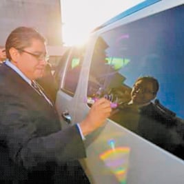 Edil de Fresnillo pone a la venta camioneta blindada