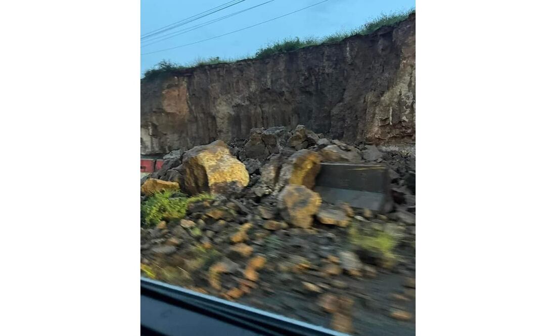 Derrumbe de talud a la altura del kilómetro 53 de la autopista México-Querétaro. Foto: Especial