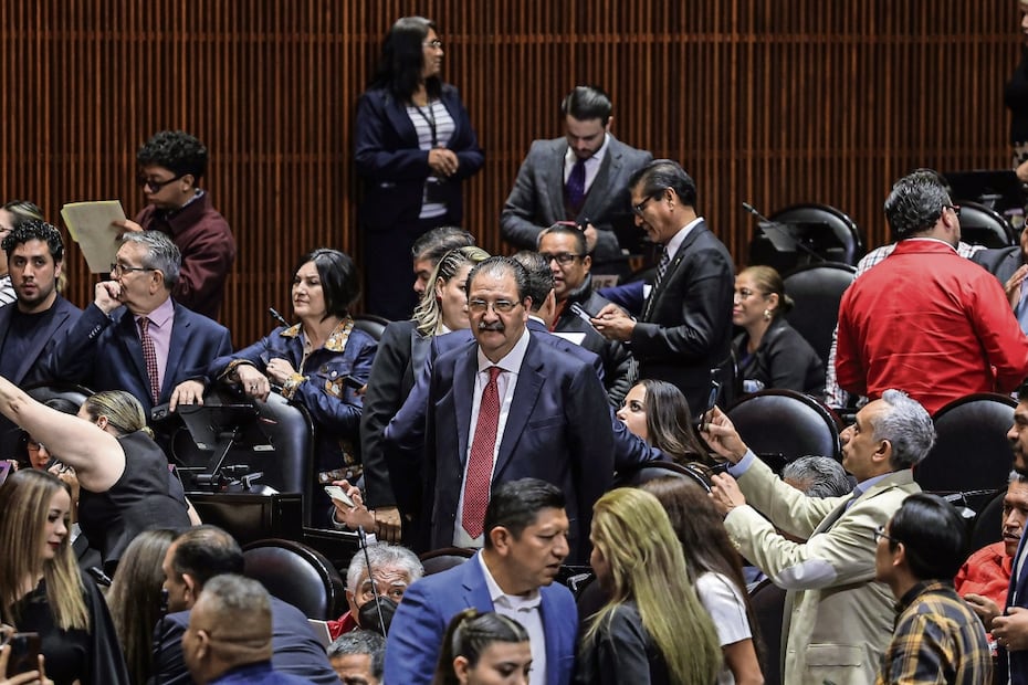 El coordinador del PT en la Cámara Baja, Reginaldo Sandoval, insistió en que no están de acuerdo en que se establezca un “partido único”. Foto: Gabriel Pano / EL UNIVERSAL