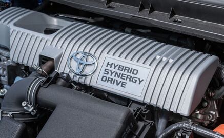 Toyota llama a revisión Prius por riesgo de incendio