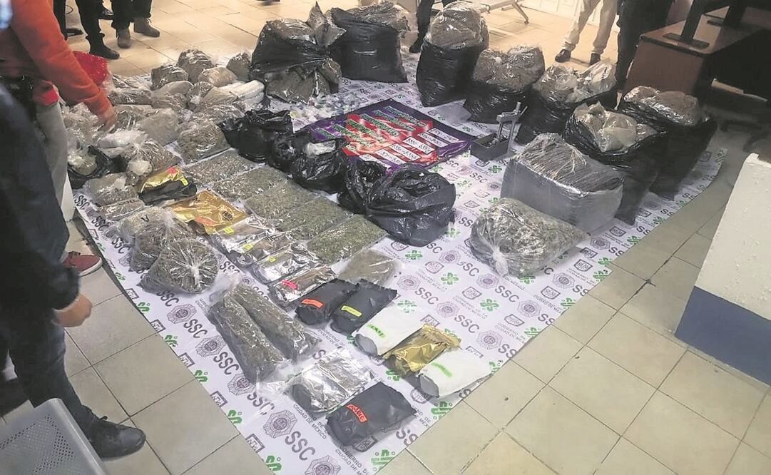Entre la noche del jueves y la madrugada del viernes dos inmuebles ubicados en las colonias Morelos y Roma fueron cateados por las autoridades y decomisaron dinero y drogas como marihuana, cristal y cocaína de La Unión Tepito. Foto: Especial