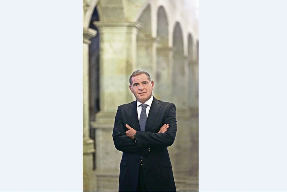 En las elecciones del 4 de julio de 2010, resultó ganador por la coalición "Unidos por la Paz y el Progreso" (PAN, PRD, PT, Convergencia).