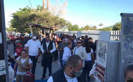 Profesores “toman” oficinas de la SEP y realizan plantón en palacio de Gobierno en BCS