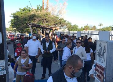 Profesores “toman” oficinas de la SEP y realizan plantón en palacio de Gobierno en BCS