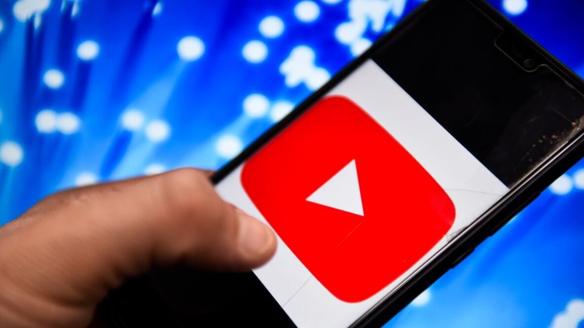 Cada vez son más los youtubers que recurren a equipos de producción para mantener activo su canal. Getty Images