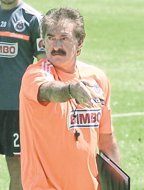 Fue breve el paso de La Volpe por el club rojiblanco (ARCHIVO EL UNIVERSAL)