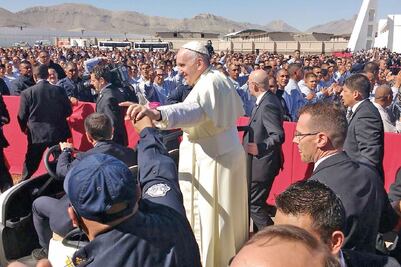 Reos olvidan rivalidad y le cantan corrido