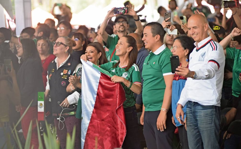 La presidenta Claudia Sheinbaum vio el partido inaugural junto con la jefa de Gobierno, Clara Brugada Molina, y el alcalde de la GAM, Janecarlo Lozano. Foto: Osmar Alvarado / EL UNIVERSAL