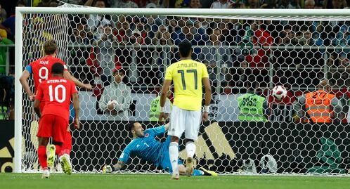 Inglaterra vence a Colombia en penaltis