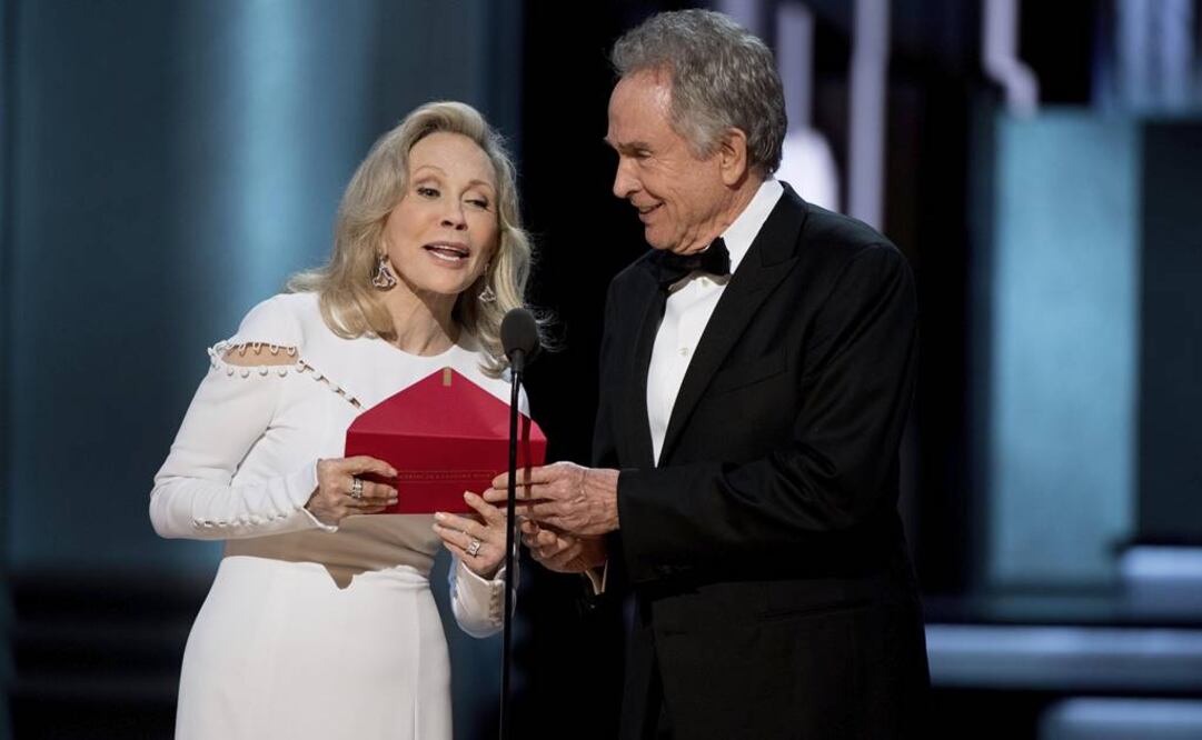 Faye Dunaway y Warren Beatty pasaron el mal trago de leer el ganador erróneo el año pasado.FOTO: Archivo EFE