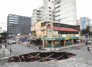 Se abre socavón; un mes tardará la reparación