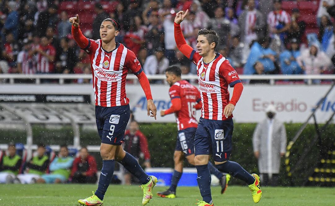 Chivas dejaría ir a uno de sus delanteros. Foto: ESPECIAL