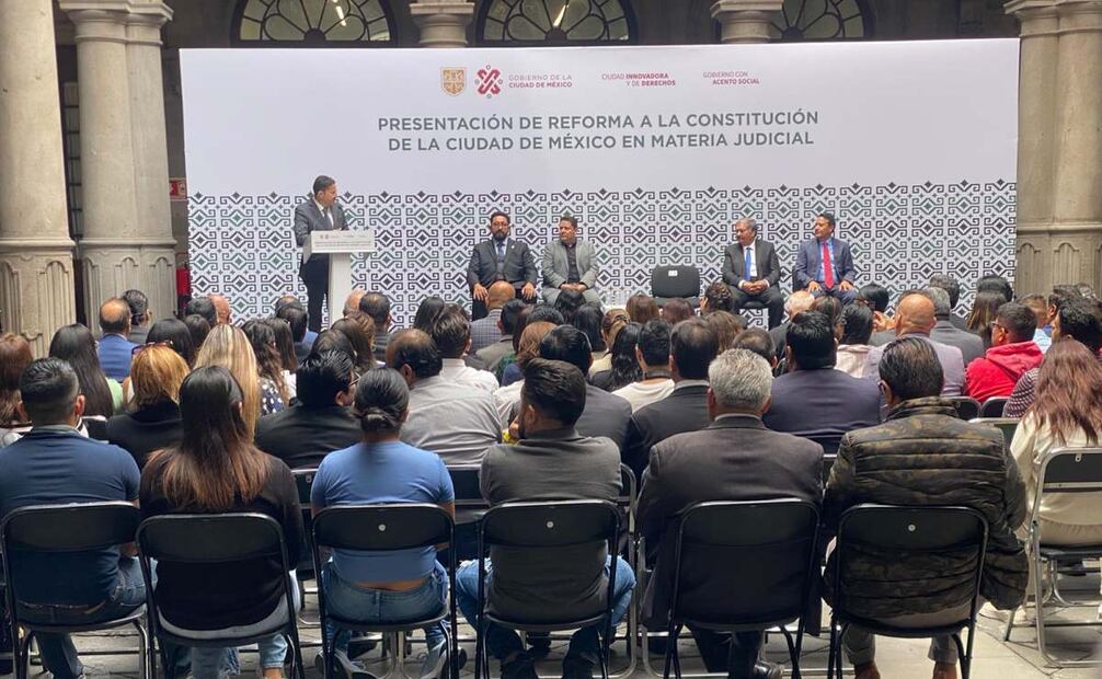 Batres señaló que dicha iniciativa, que enviará en estos días al Congreso local para que sea discutida en un próximo periodo extraordinario, tiene como objetivo reforzar y actualizar los principios bajo los cuales debe regirse la función jurisdiccional en la capital. Foto: Alberto Acosta / EL UNIVERSAL