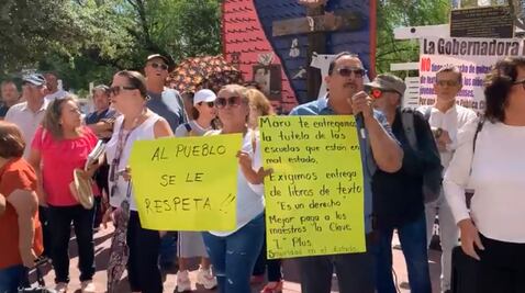 “La educación no es partidista”: Se manifiestan en Chihuahua a favor de los libros de texto de la SEP