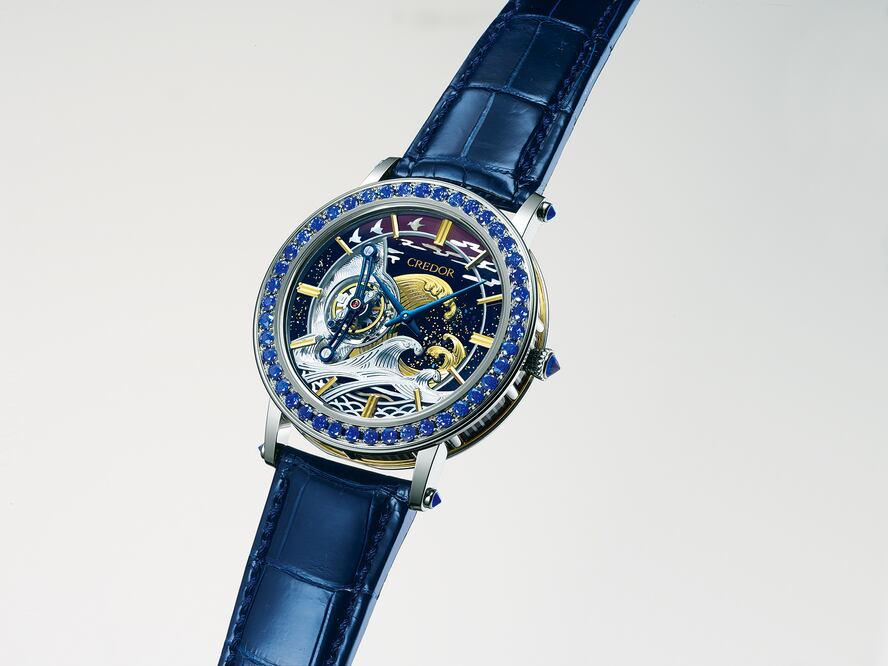 Actictud zen. Seiko Fugaku Tourbillon Limited Edition es el colmo de la paciencia, la perseverancia y el oficio artístico, además de la técnica superlativa.Un tourbillon con grabado en 3D y técnica de lacado inspirado en el periodo Edo resultan extraordinarios a la contemplación. Kiyoshi Terui, Nobuhiro Kosugi e Isshu Tamura son expertos artesanos en oficios milenarios a cargo de distintas etapas del reloj. Todo se ha aplicado a The Great Wave of Kanagawa del conocido pintor Katsushika Hokusi.