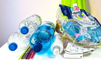 Unión Europea restringe el uso de "contaminantes eternos"; aplica nuevas reglas sobre envases de plástico