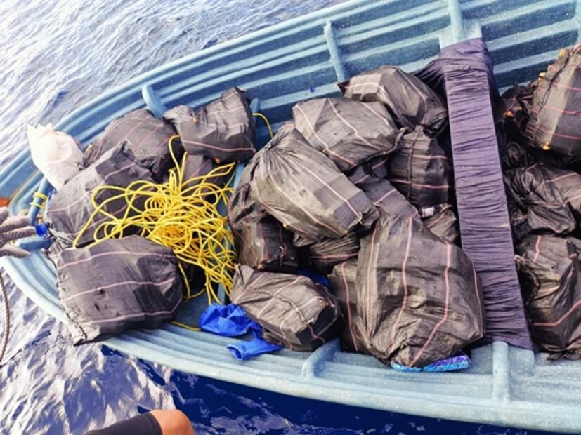 Marina asegura embarcación con mil 700 kilos de presunta cocaína en la costa de Chiapas