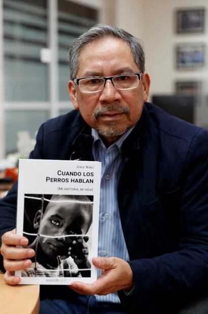 Fotoperiodista mexicano retrata los gajes del oficio en "Cuando los perros hablan"