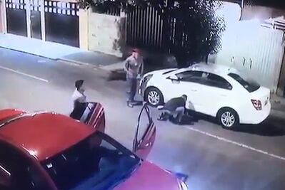 Captan en video a banda que roba llantas en menos de un minuto en Lindavista