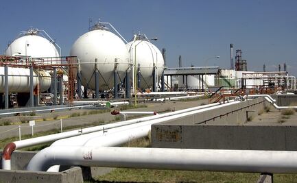 Petróleo mexicano sube a 48.81 dólares contra los 42.1 previstos por el gobierno para 2021