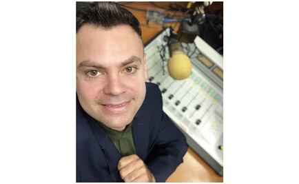 “Mister Cumbia” viraliza con música el coronavirus y el avión presidencial