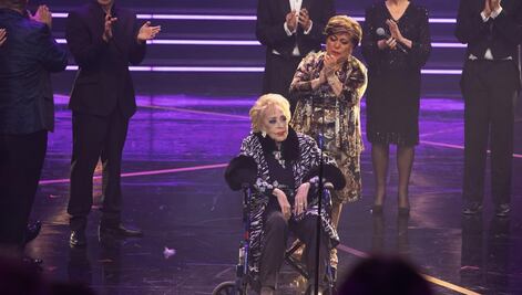Silvia Pinal, presente en su homenaje durante los Premios Metro 