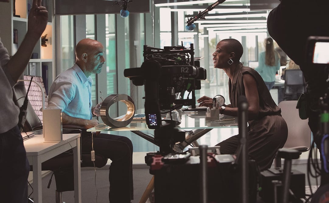 Las grabaciones se realizaron durante la pandemia y para el actor Stanley Tucci fue más difícil la comunicación; “los actores no teníamos que usar cubrabocas pero el equipo sí”, recuerda. Foto: AMC