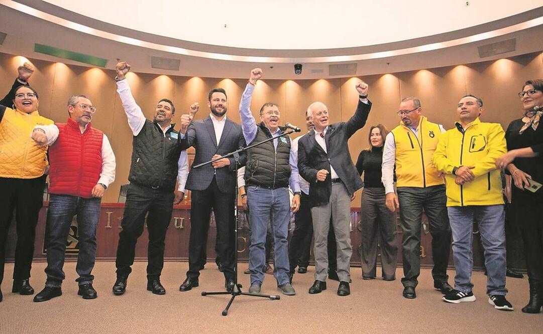 Dirigentes del PRI, PAN, PRD y Nueva Alianza tras el registro. Foto: Especial