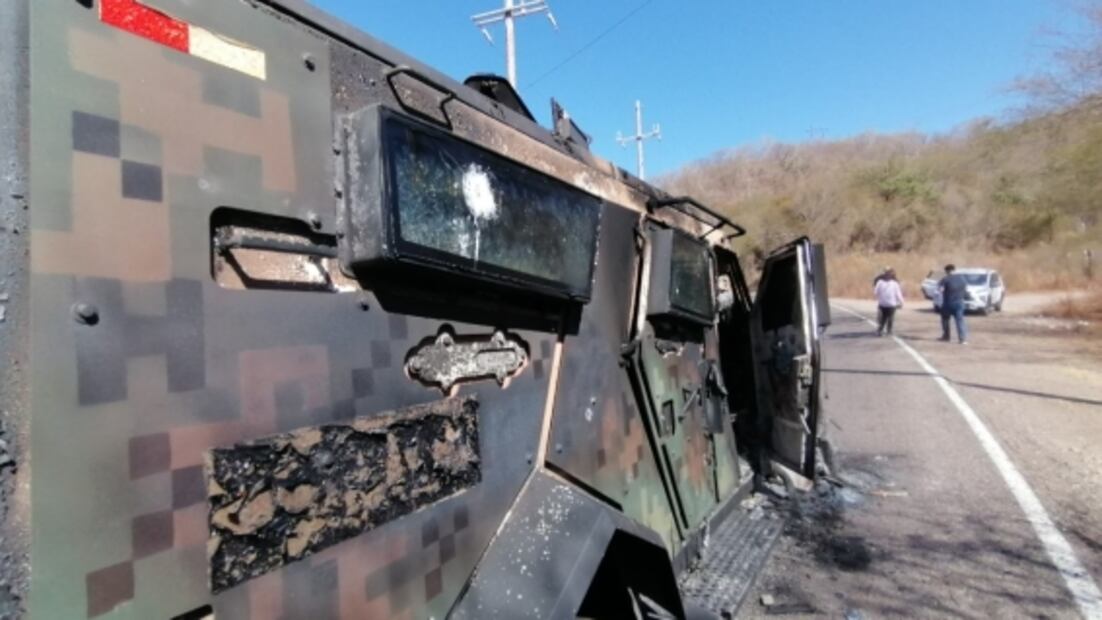 FOTOS. Autos destruidos y balas: los vestigios que dejó la captura de Ovidio Guzmán