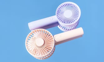 ¿Calor en el transporte público? Descubre donde comprar los ventiladores de bolsillo más prácticos  