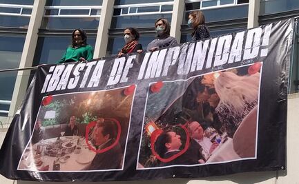 “¡Basta de Impunidad!”: Senadoras del PAN cuelgan manta gigante de Emilio Lozoya 