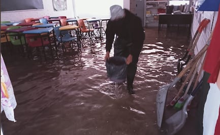 Se inunda primaria en Rinconada de Aragón en Ecatepec; padres de familia bloquean avenida Central