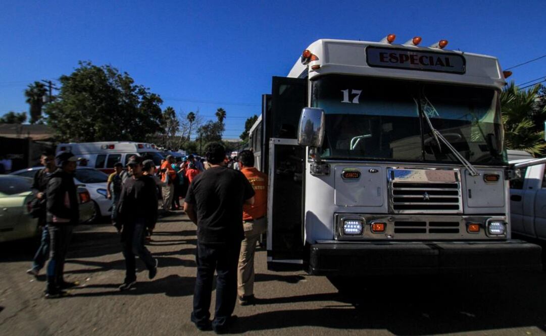 Los migrantes regresan en camión a Honduras. Foto: EFE